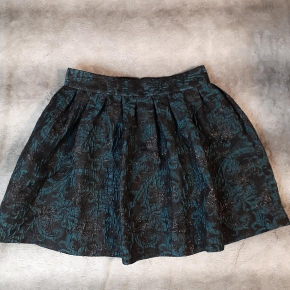 Alice + Olivia Metallic Green Mini Skirt - Picture 2 of 6